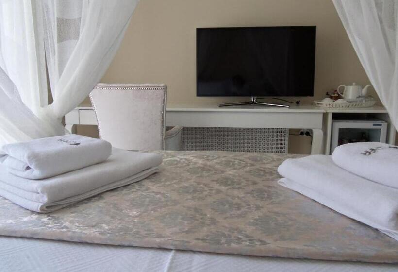 Отель Alaçatı çınar Boutique