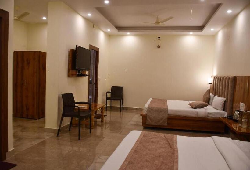 ホテル Shivansh Inn Resort