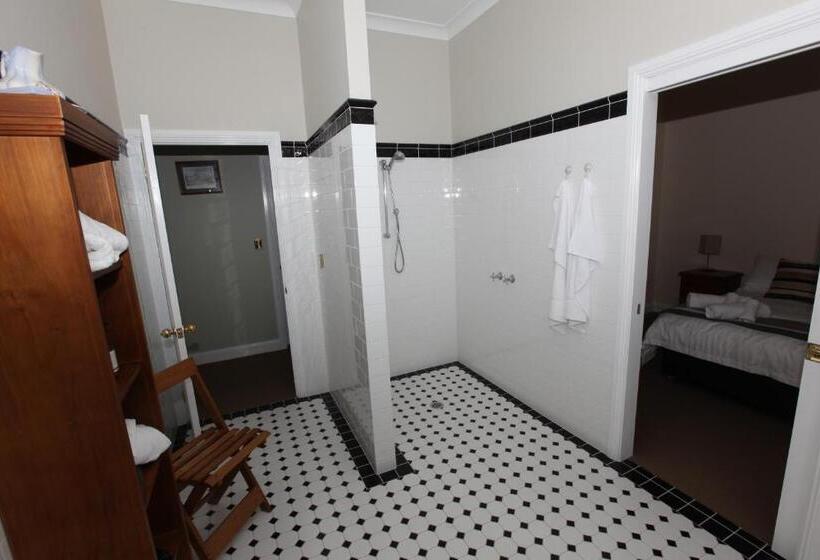 House On The Hill Bed And Breakfast