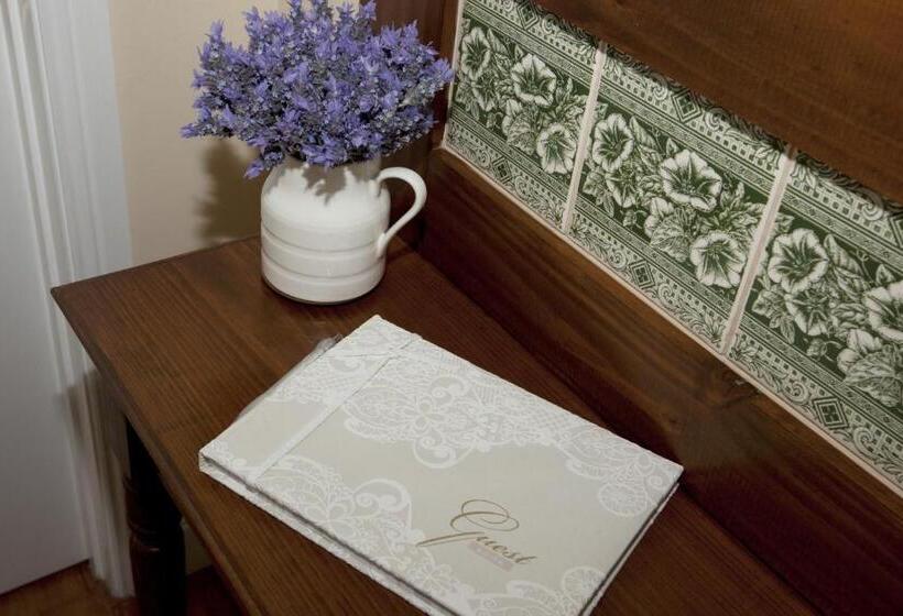 House On The Hill Bed And Breakfast