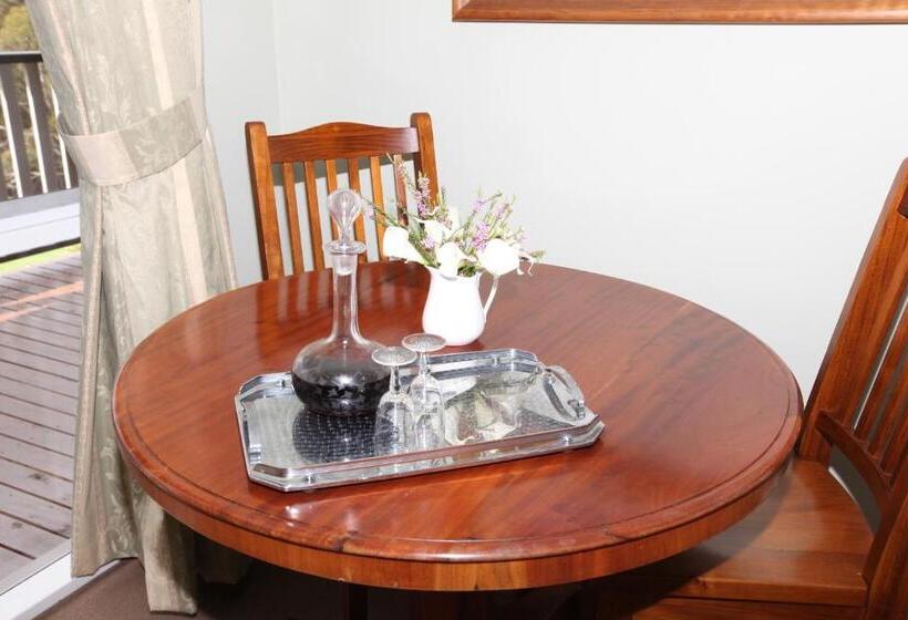 House On The Hill Bed And Breakfast