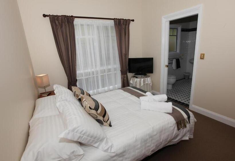 House On The Hill Bed And Breakfast