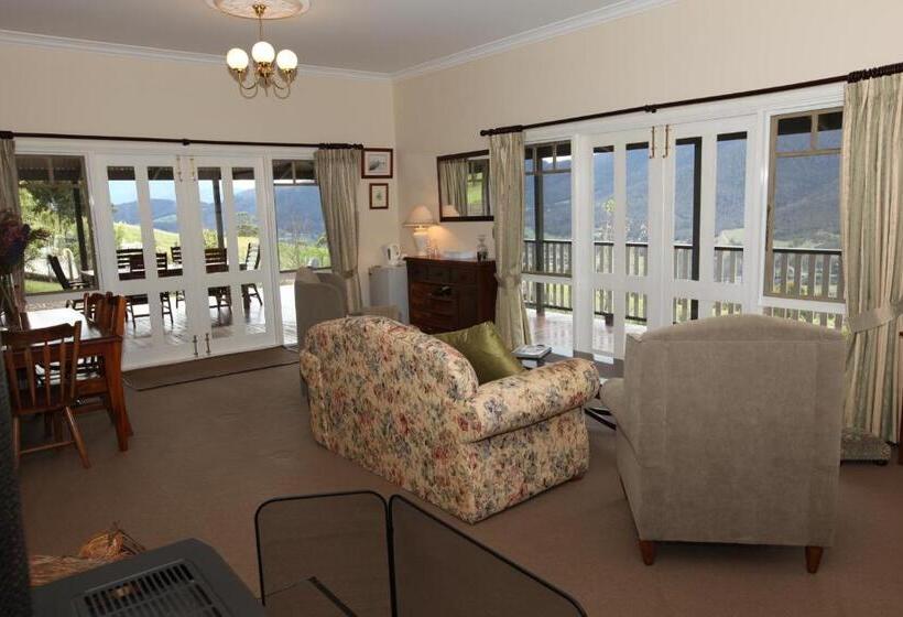 House On The Hill Bed And Breakfast