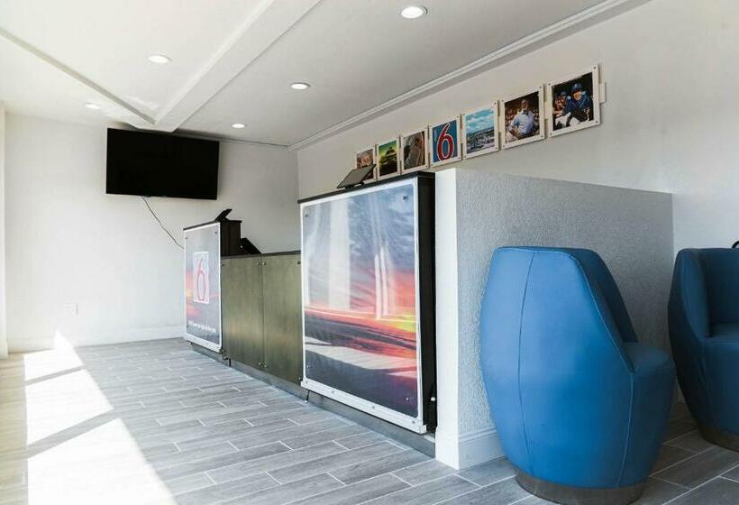 Motel 6 Bellville, Oh