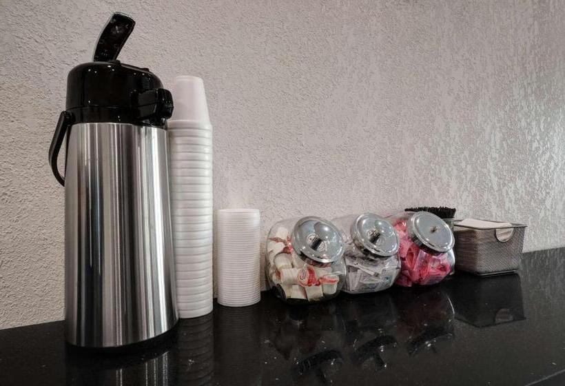 Motel 6 Bellville, Oh