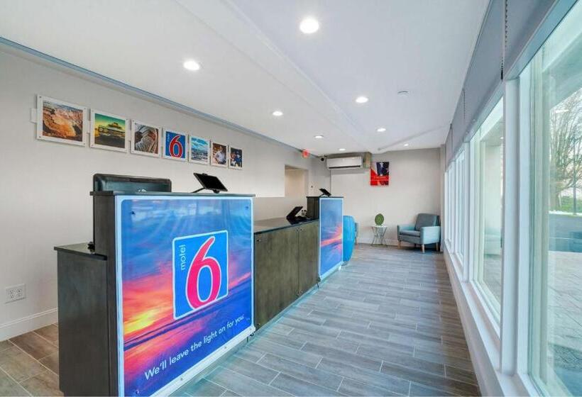 Motel 6 Bellville, Oh