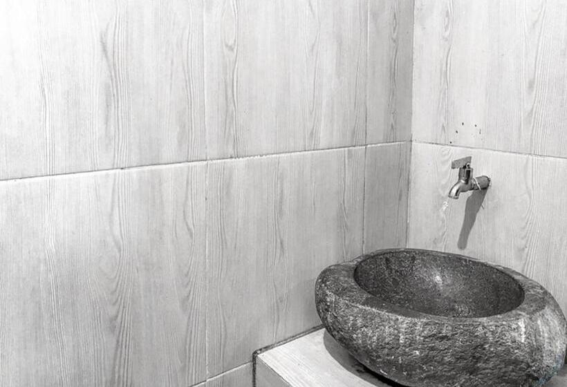 ペンション Griya Gribig Guest House Mitra Reddoorz