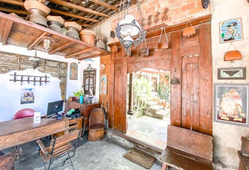 ペンション Griya Gribig Guest House Mitra Reddoorz