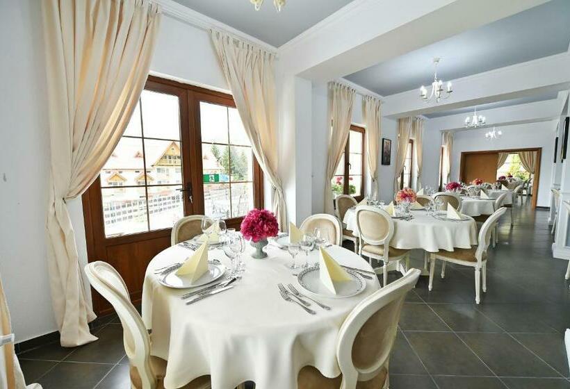 Pensiunea Castania   Pensiune Cu Piscina La Munte