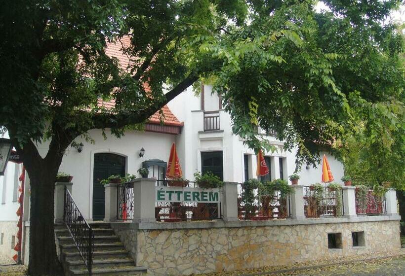 Sághegy Fogadó és Panzió