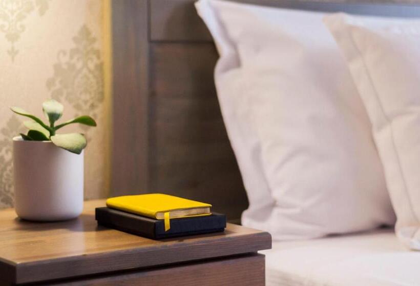 هتل Rooms By Alexandra