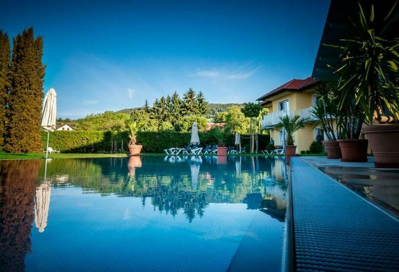 Dorf Hotel Grüner Baum