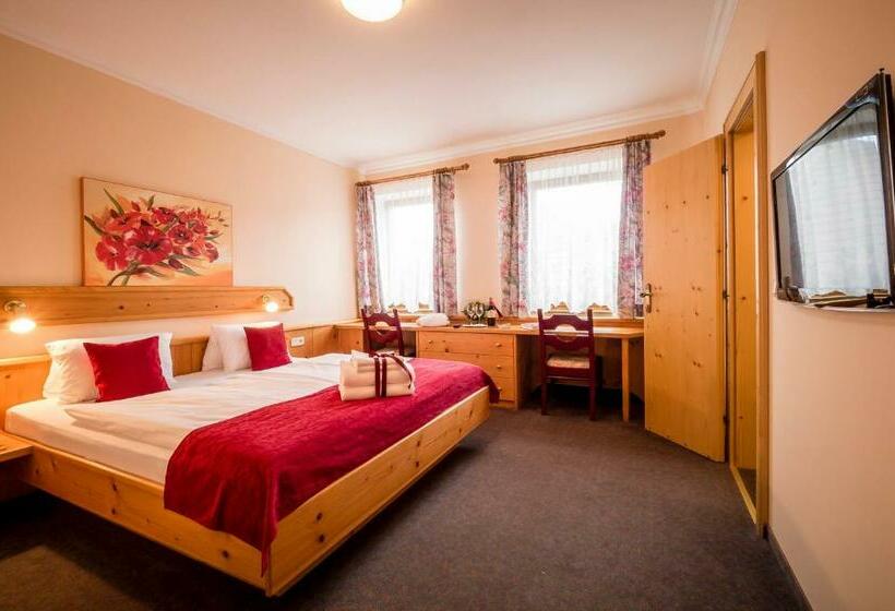 Dorf Hotel Grüner Baum