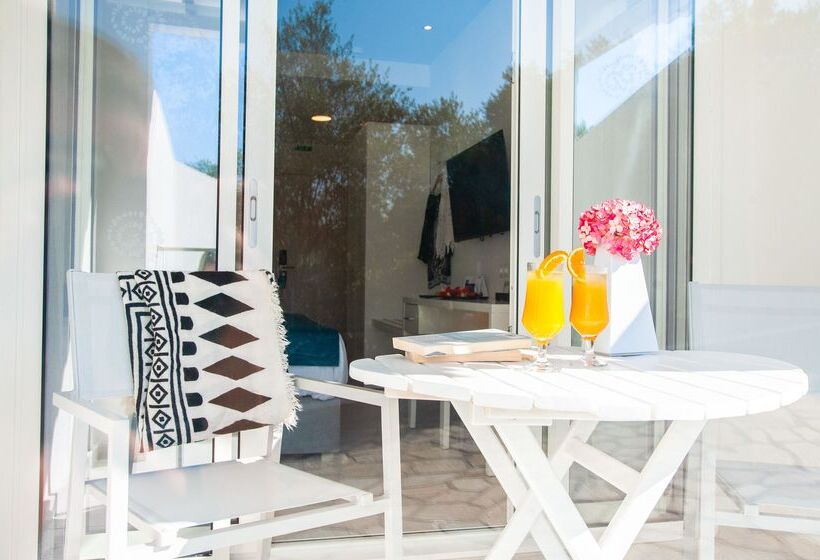 Acrotel Lilyann Boutique