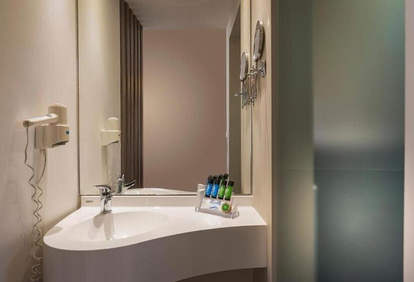 Elotis Suites