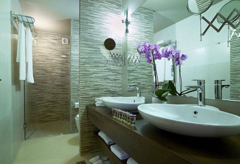 Elotis Suites