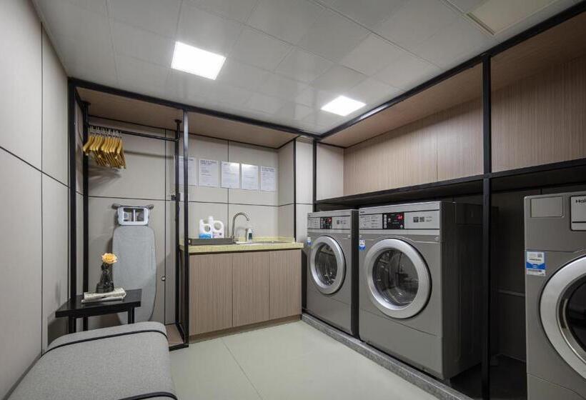 Atour X Hotel Shanghai Xujiahui Sports Center