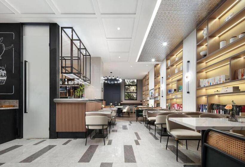 Atour X Hotel Shanghai Xujiahui Sports Center