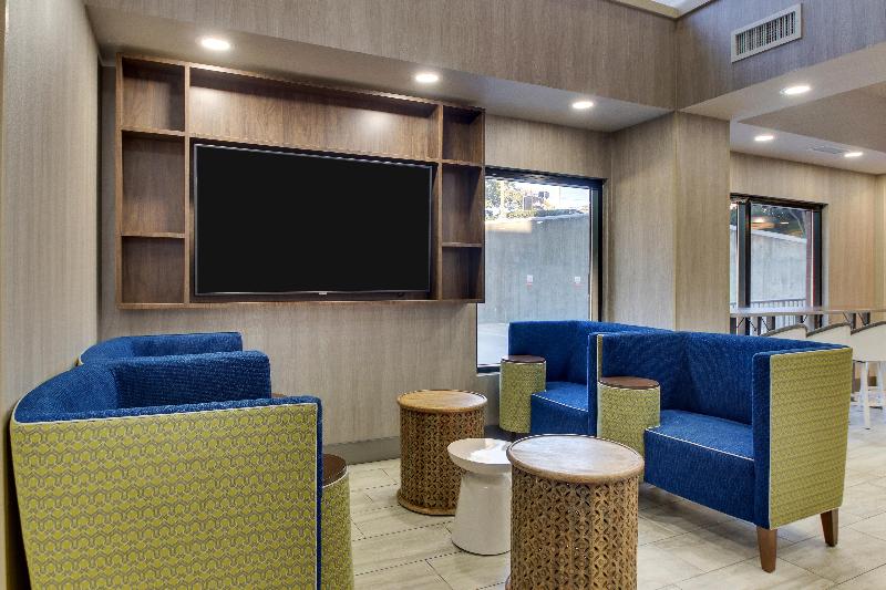 Holiday Inn Express & Suites Atlanta Perimeter Mall Hotel, An Ihg