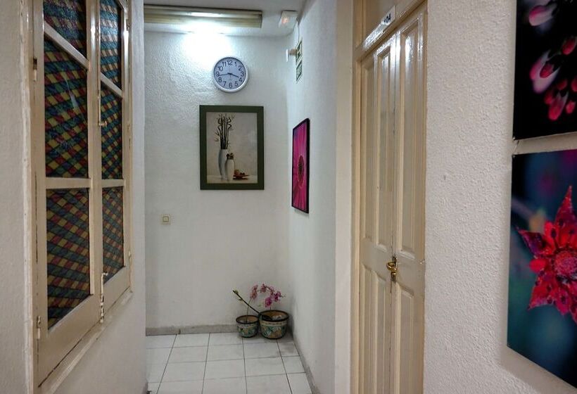 مسافرخانه Antares