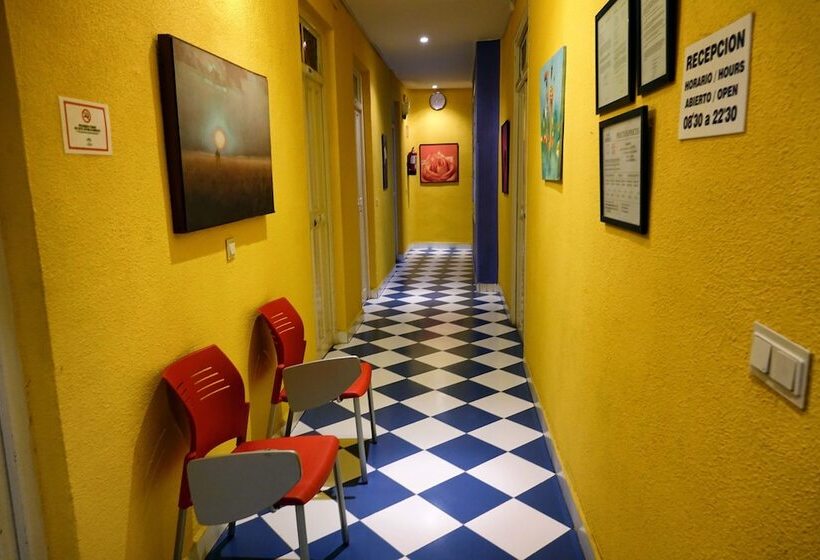 مسافرخانه Antares