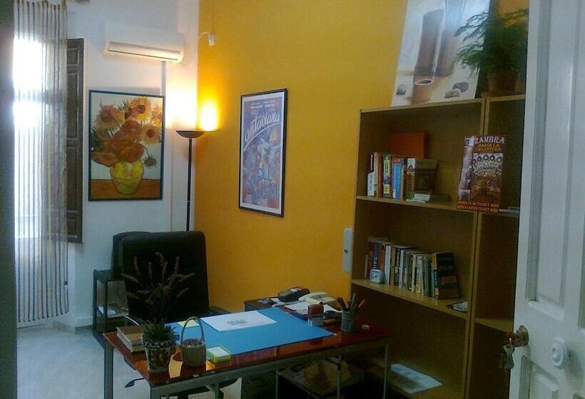 مسافرخانه Antares