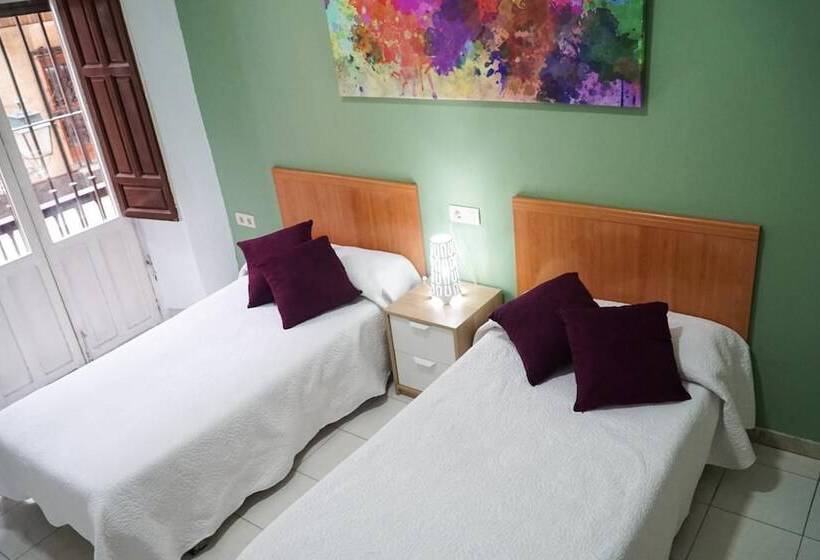 مسافرخانه Antares