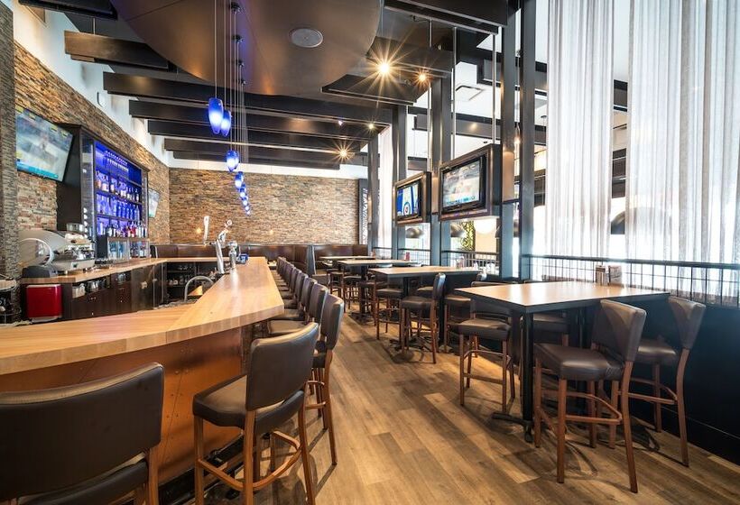 Acclaim Hotel By Clique