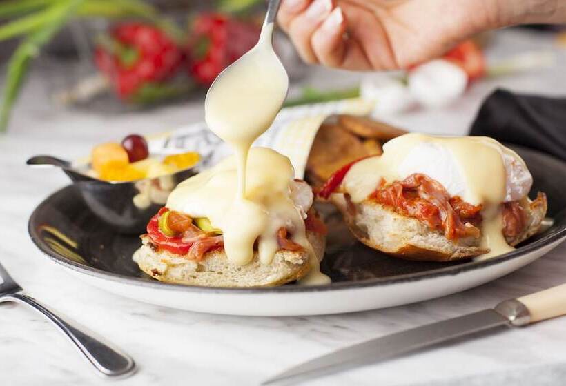 Acclaim Hotel By Clique