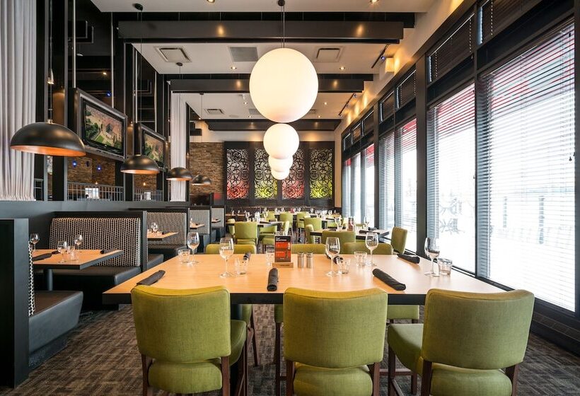 Acclaim Hotel By Clique