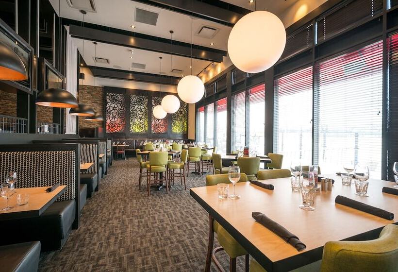 Acclaim Hotel By Clique