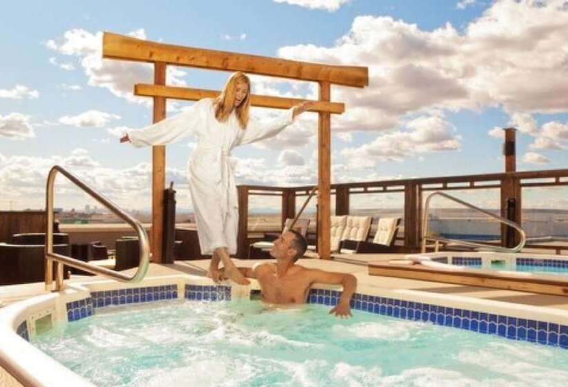 Acclaim Hotel By Clique