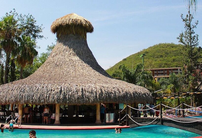 Отель Bahia Escondida