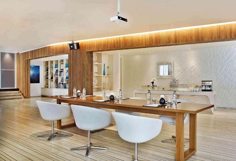 هتل Baraquda Heeton Pattaya By Compass Hospitality