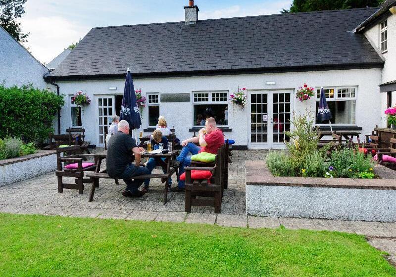 בית מלון כפרי Brown Trout Golf & Country Inn