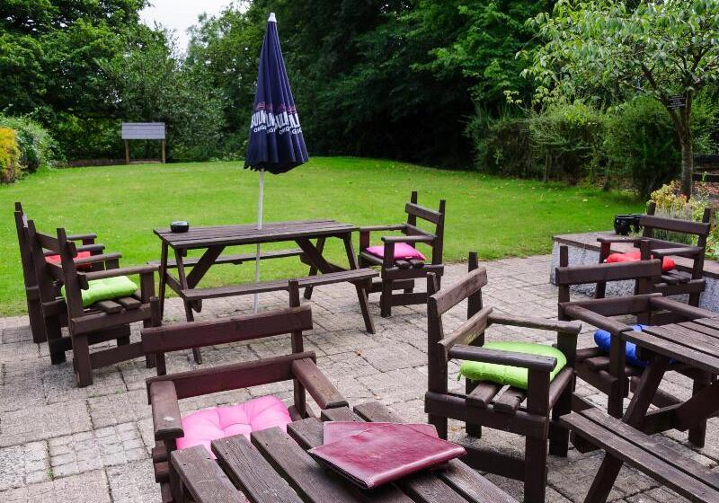 בית מלון כפרי Brown Trout Golf & Country Inn