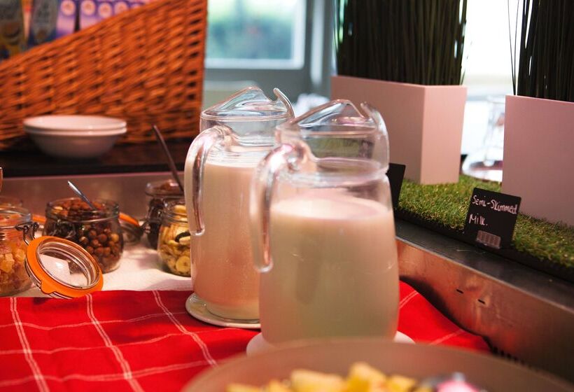 Отель Campanile Bradford