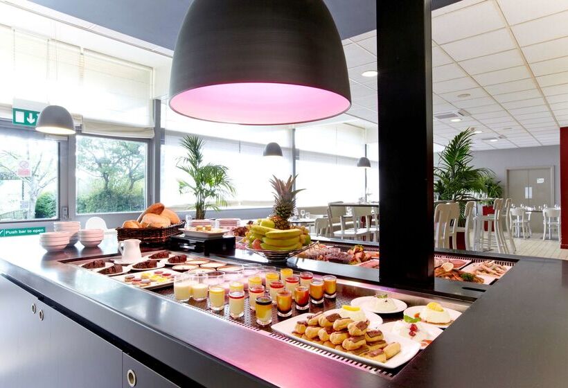 酒店 Campanile Bradford