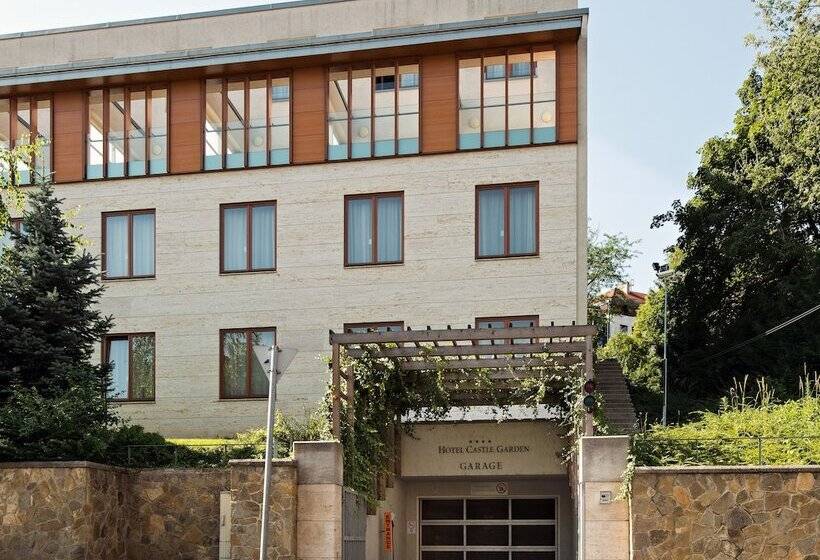 בית מלון כפרי Castle Garden
