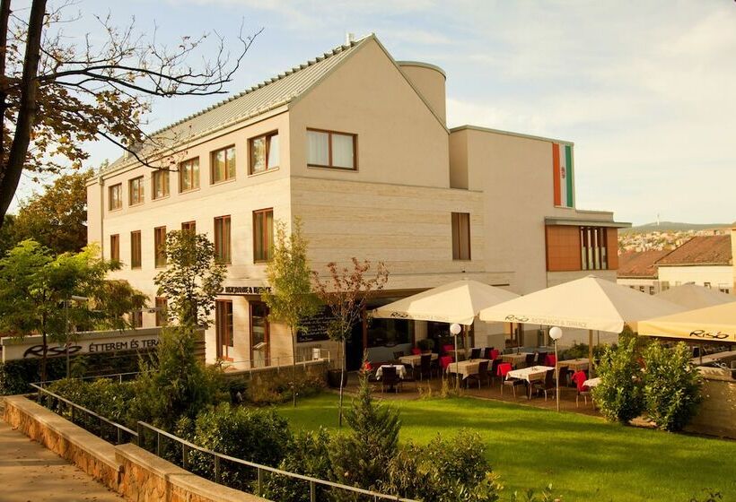 בית מלון כפרי Castle Garden