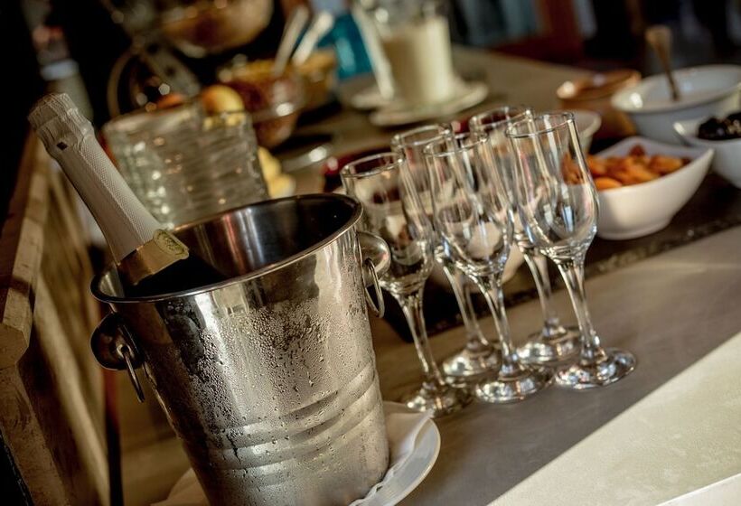 בית מלון כפרי Castle Garden