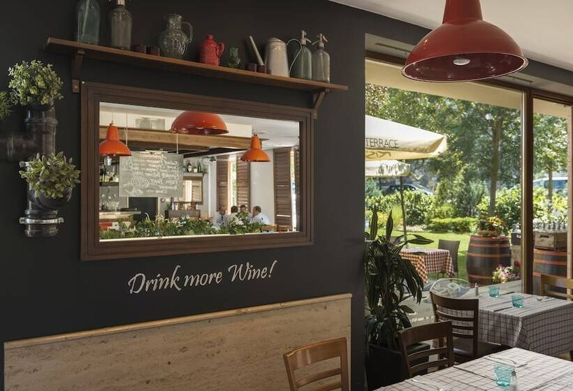 בית מלון כפרי Castle Garden