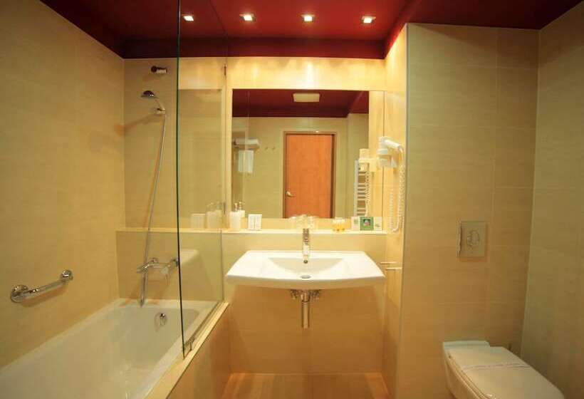 בית מלון כפרי Castle Garden