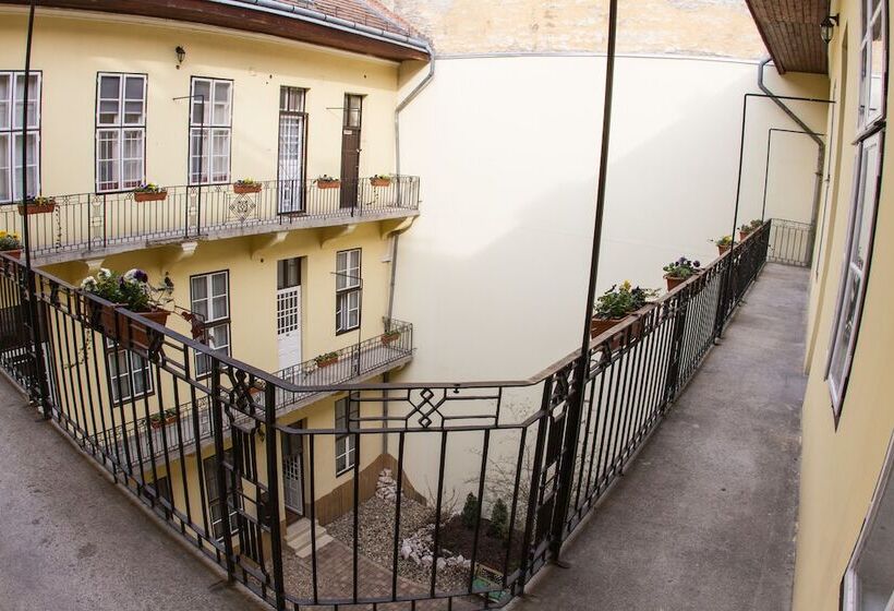 Central Hotel 21 And Apartments