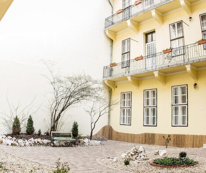 Central Hotel 21 And Apartments