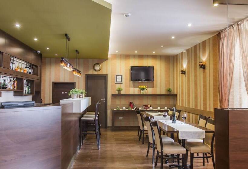 Central Hotel 21 And Apartments