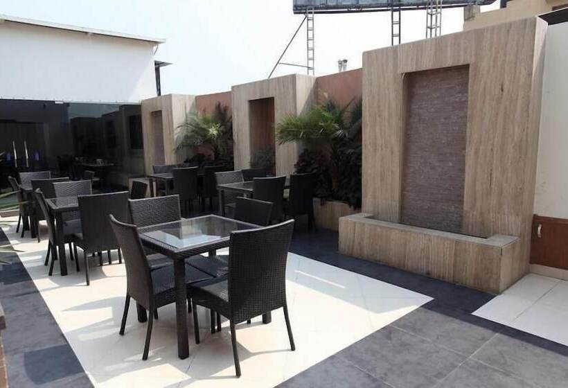 Отель Chanchal Deluxe