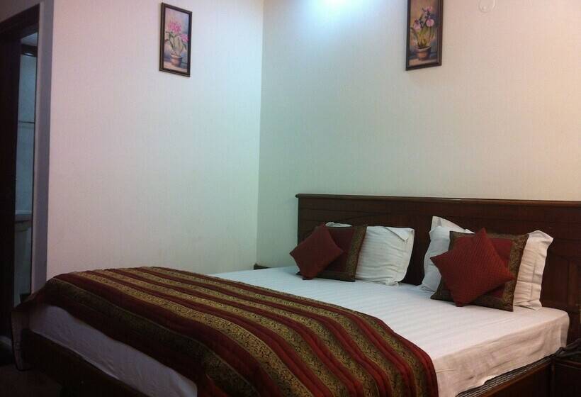 Отель Chanchal Deluxe