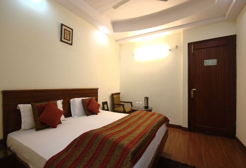 Отель Chanchal Deluxe