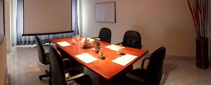 Charlies Place Hotel & Spa